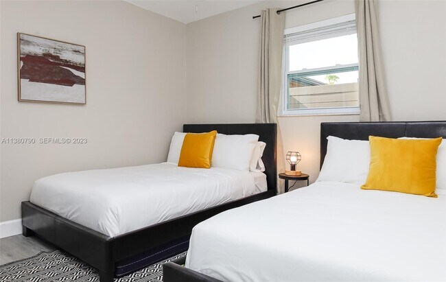 Foto del edificio - 2761 SW 33rd Ave