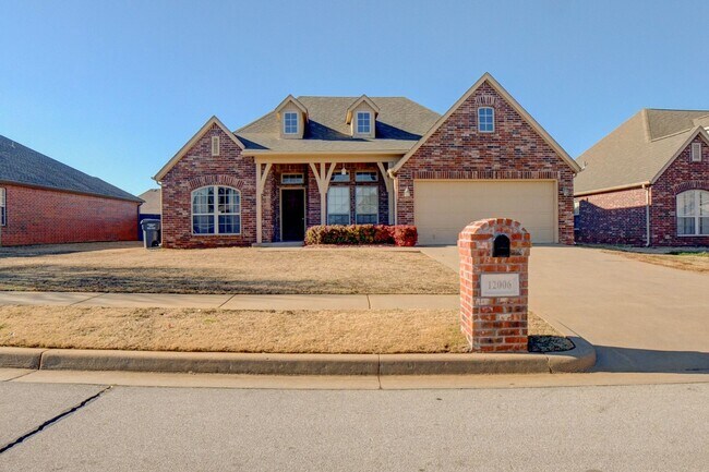Building Photo - Beautiful 3 Bed 2 Bath Jenks!