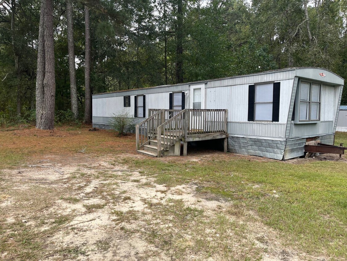 Foto principal - 2 Bedroom 1 Bath Mobile Home For Rent!