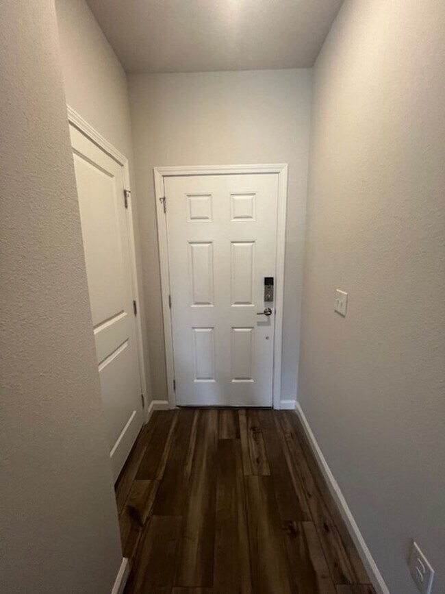 Building Photo - 14567 Macadamia Ln