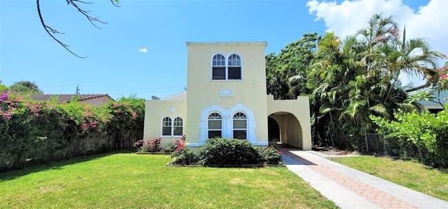 Building Photo - 438 26th St