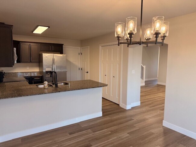 Foto del edificio - 3 Bedroom South Anchorage Townhouse! Utilities Included!