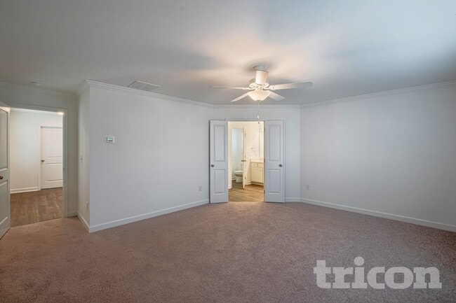 Interior Photo - Tricon East Ridge