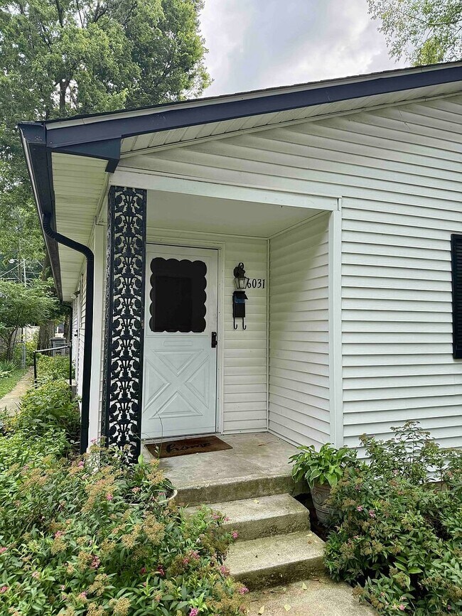 Foto del edificio - 6031 Carrollton Ave