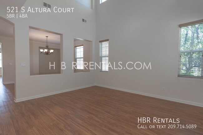 Building Photo - 521 S Altura Ct