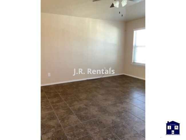 Foto del edificio - 911 Brookview Dr