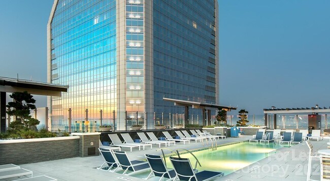 Foto del edificio - 525 S Church St