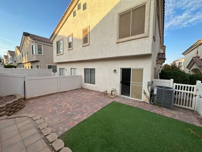 Building Photo - 2562 Land Rush Dr
