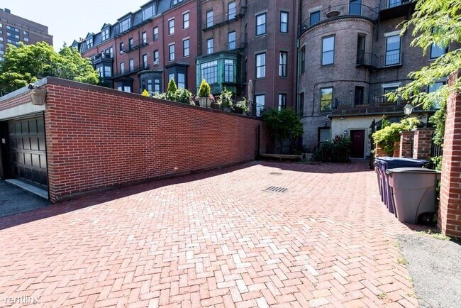 Foto del edificio - 5 br, 4.5 bath Triplex - 214 Beacon St 3