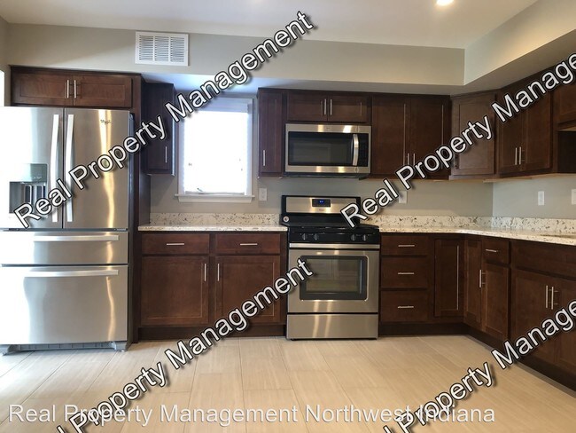 Building Photo - 2 br, 1 bath House - 811 E. Franciscan Drive
