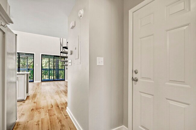 Foto del edificio - 500 Fairway Village Dr