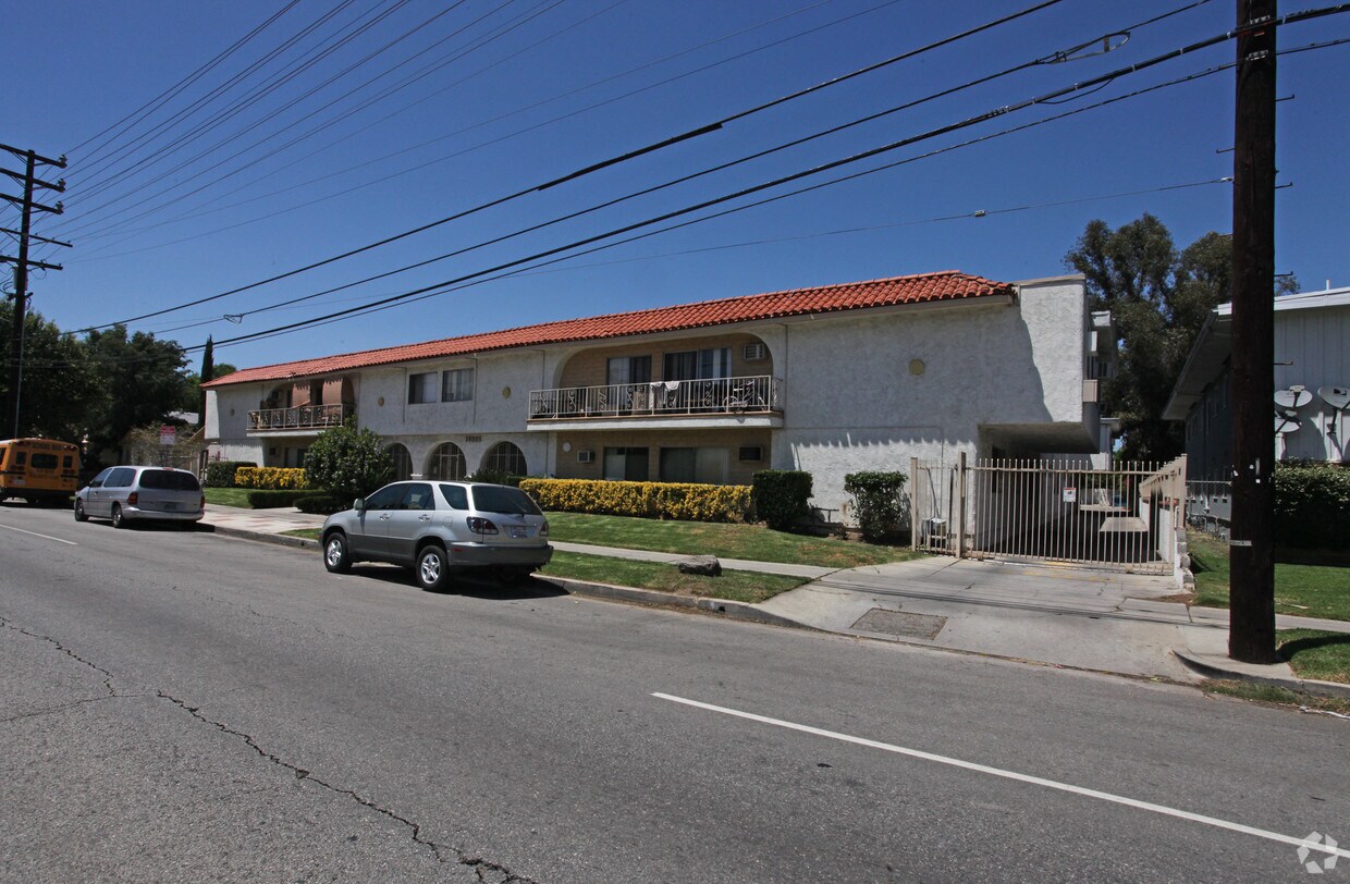 Foto del edificio - 15925 Victory Blvd