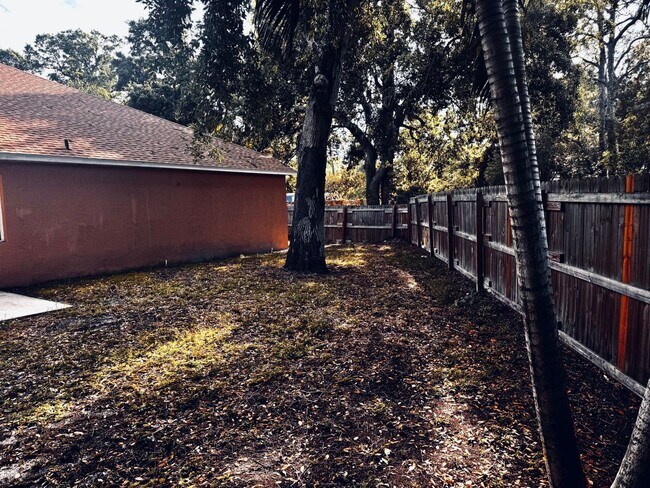 Foto del edificio - AVAILABLE NOW