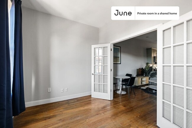 Building Photo - Private bedroom in 4 bed/1 bath Home