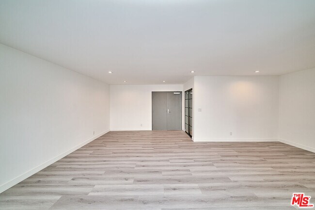 Building Photo - 137 S Maple Dr