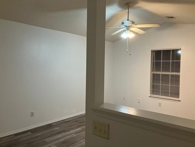 Building Photo - 36 Holly Dr