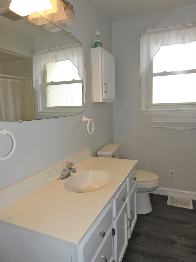 Building Photo - 221 Fairground Ave