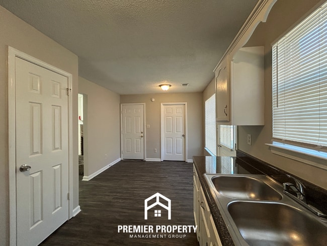 Foto del edificio - 7610 Bridlewreath Rd.