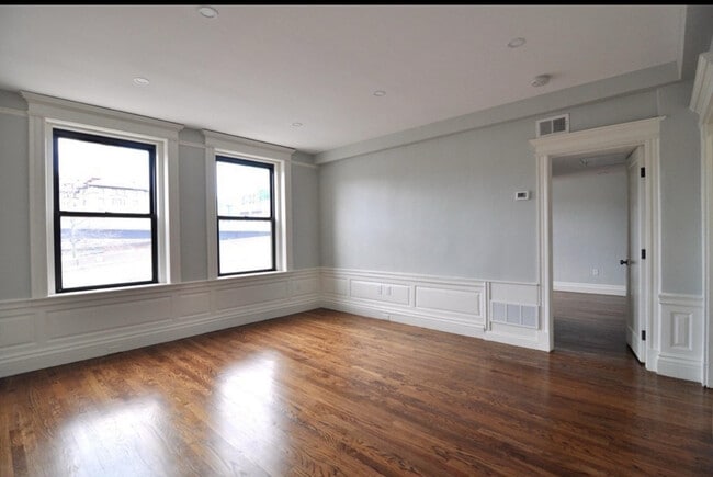 Building Photo - 464 Commonwealth Ave