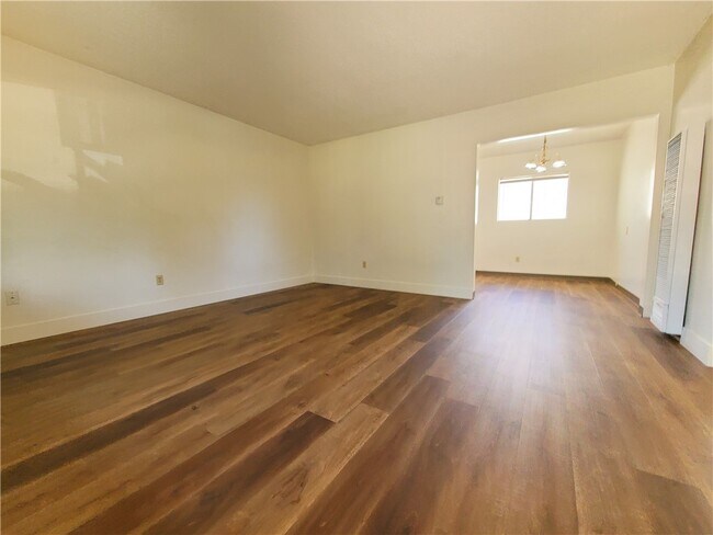 Foto del edificio - 12716 4th St