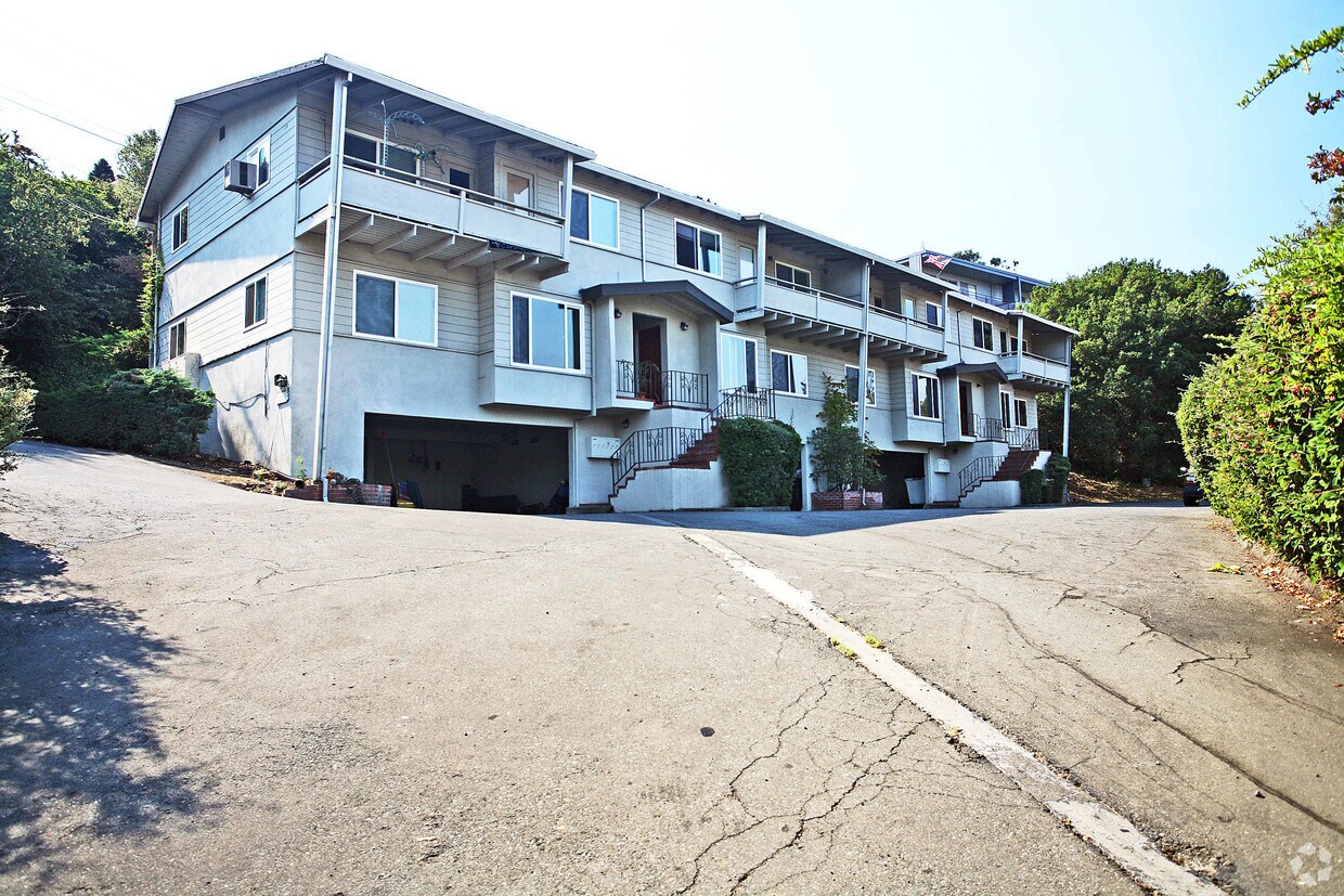 Building Photo - 110 Carlotta Cir