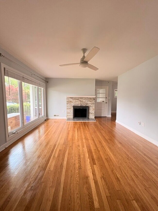 Foto del edificio - 9714 Admiralty Dr