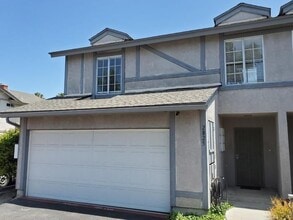 Building Photo - 2825 Unicornio St