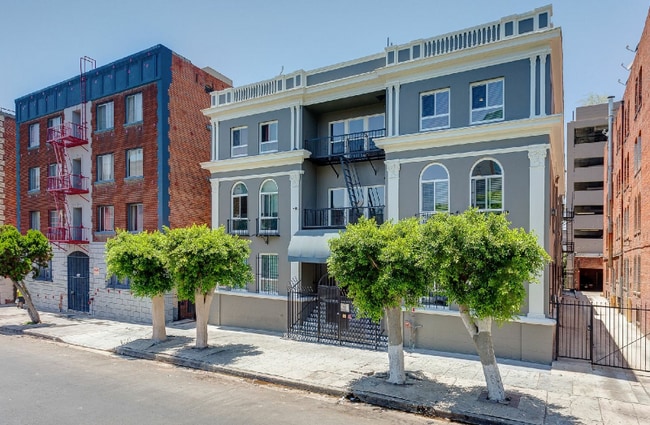 Foto del edificio - 681 Shatto Pl
