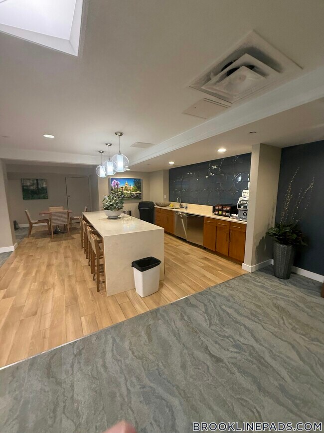 Foto del edificio - 1443 Beacon St