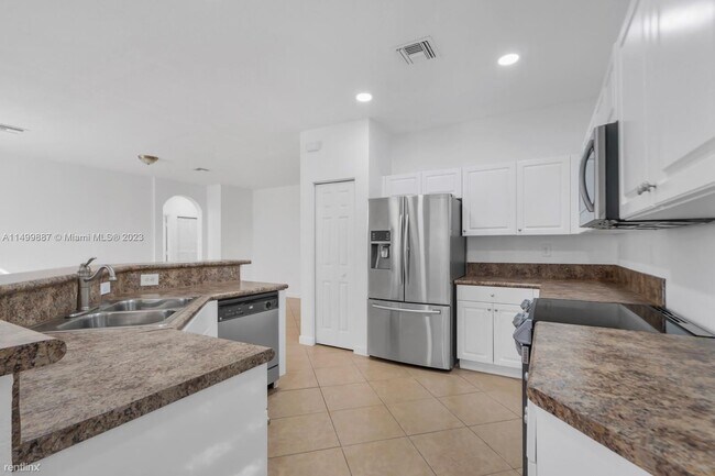 Foto del edificio - 5 br, 3 bath House - 24082 SW 112th Ct