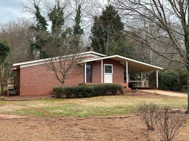 Building Photo - Clarkedale Single-Family 3BR Available Feb...