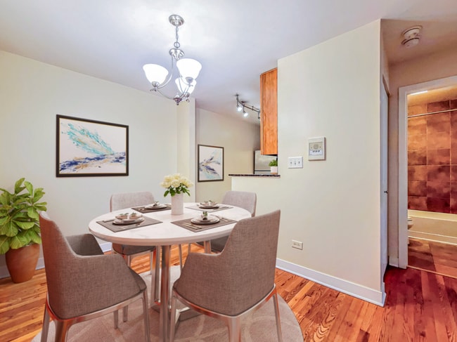 Building Photo - 630 W Wrightwood Ave