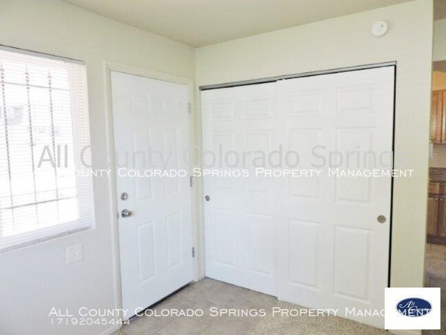 Foto del edificio - 1121 Cree Dr