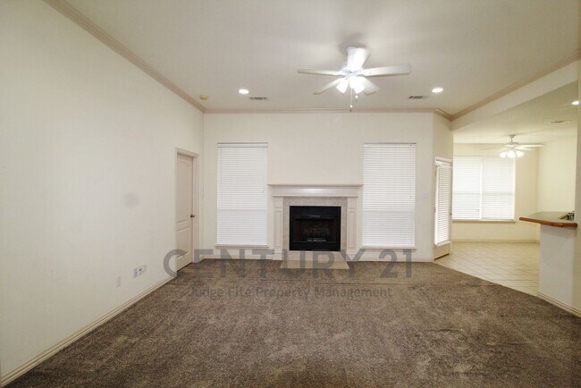 Building Photo - 6218 Bentwood Dr