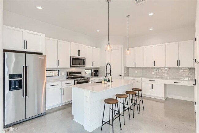 Foto del edificio - 1 br, 1 bath Condo - 1705 Cedar Ave