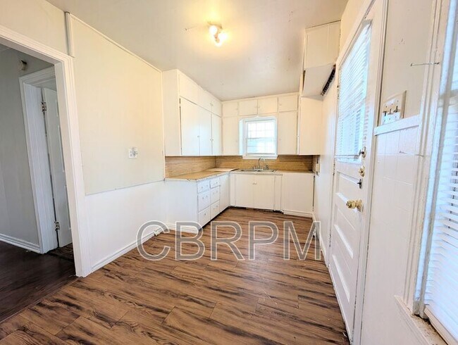 Foto del edificio - 2823 33rd St