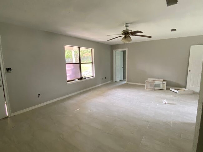 Foto del edificio - 7403 Pleasant Rdg Rd