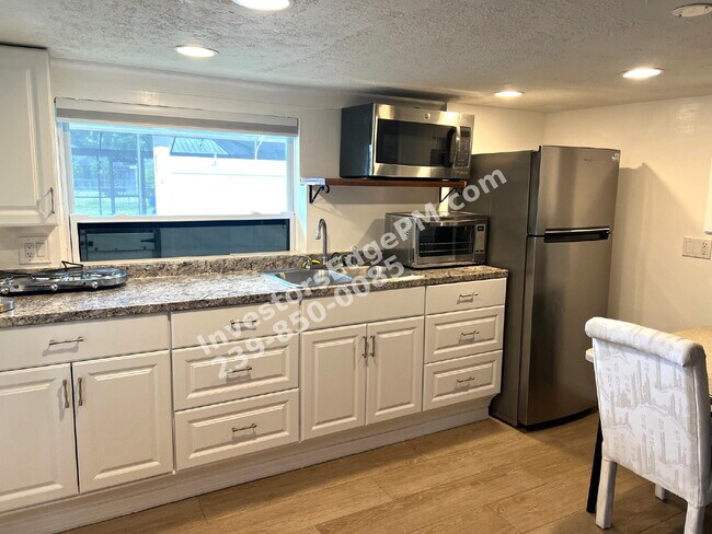 Foto del edificio - Furnished Waterfront Studio – Utilities Included – Direct River Access
