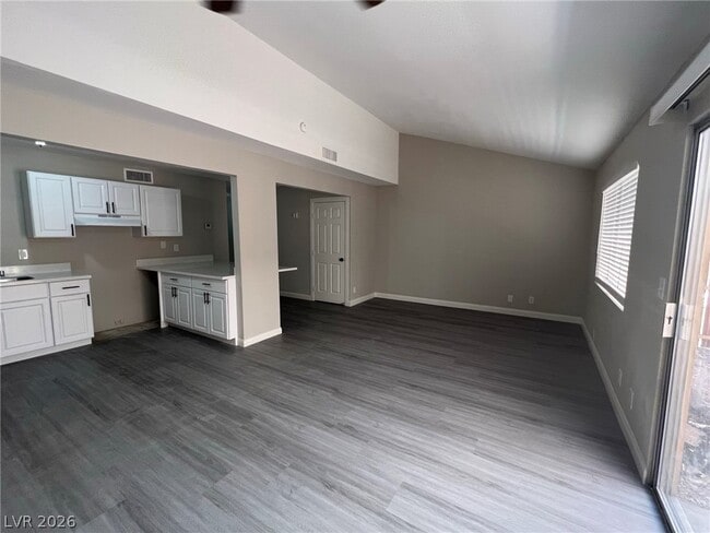 Building Photo - 5237 Garden Ln