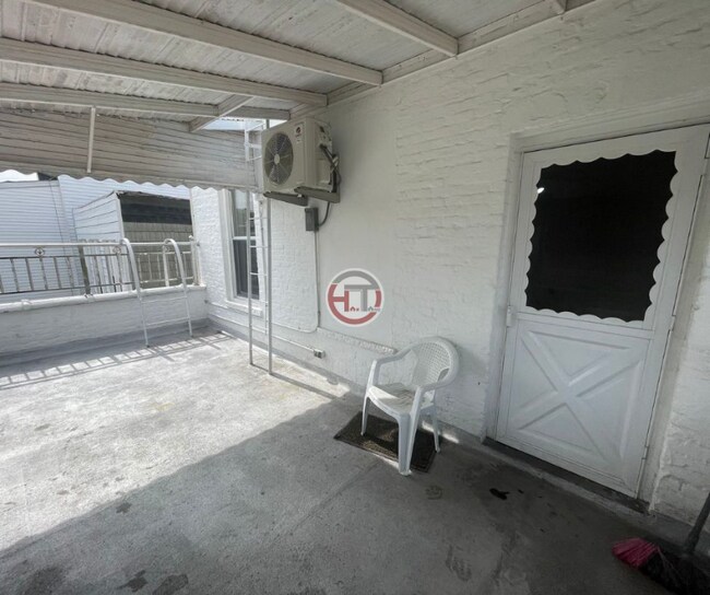 Building Photo - 2956 Paine St