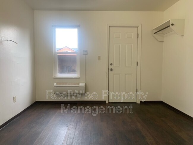 Foto del edificio - 707 NE 6th St
