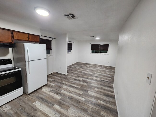 Foto del edificio - 5900 S Sunset Ave