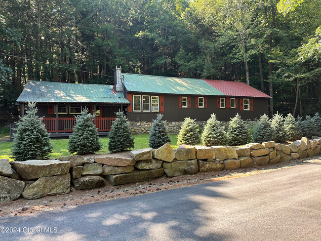 Building Photo - 9 Adirondack Memories Lane