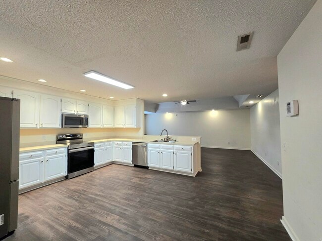 Foto del edificio - 3682 Beacon Dr