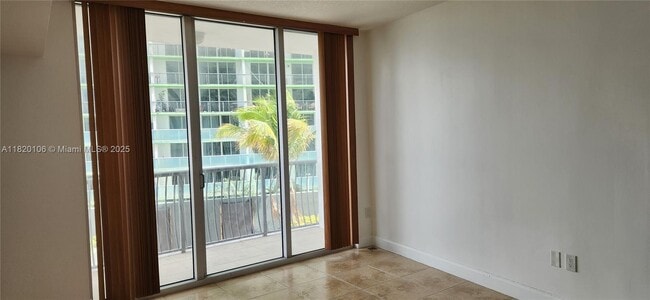 Building Photo - 1750 N Bayshore Dr