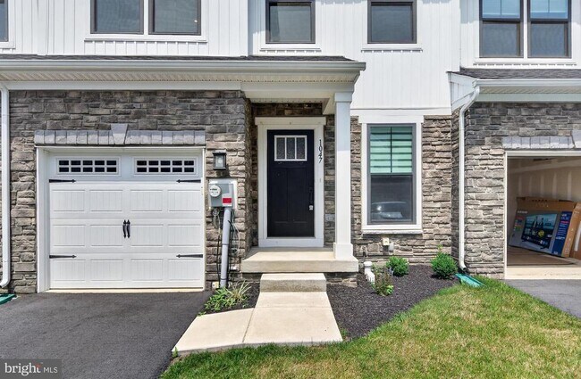 Building Photo - 1047 Watson Ct