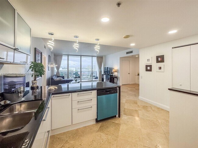 Foto del edificio - 7929 West Dr