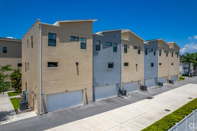 Foto del edificio - Uptown Kenwood