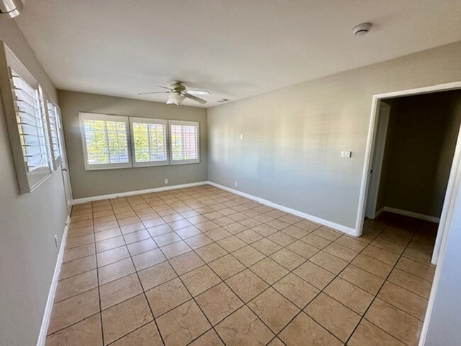 Building Photo - Oxnard ( M )