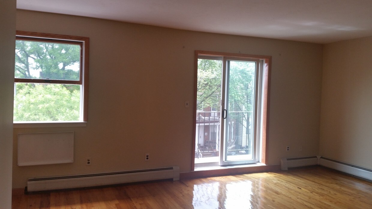 Building Photo - 19 Seeley St